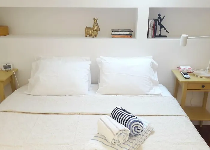 Modern Cosy Flat With Terrace In Campo De Ourique.