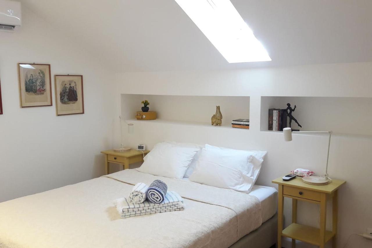 Modern Cosy Flat With Terrace In Campo De Ourique. Lisbon